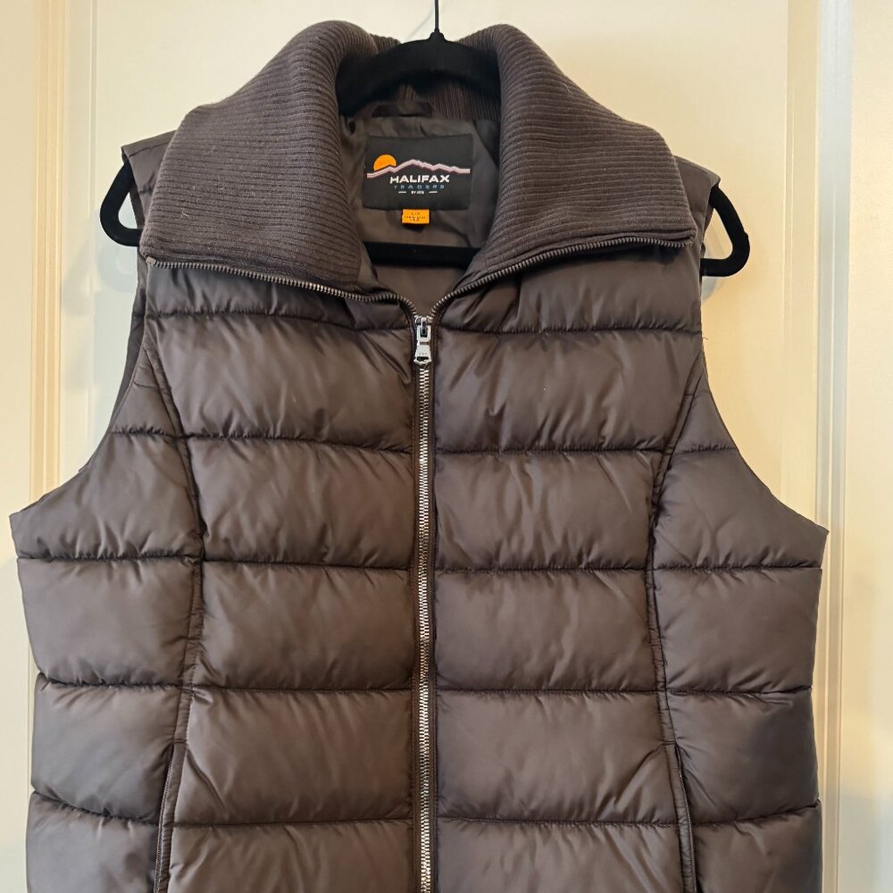 Brown Quilted Puffer Vest Womens Large Zip Front. All Season Layering